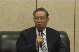 钟南山答凤凰记者：防控措施优化不是不防是更精准，海外通关可期视频封面