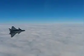 威武！飞行员讲述歼-20在我国防空识别区驱离外机视频封面