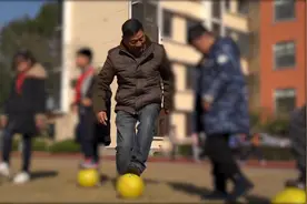 127个特殊孩子127种悲伤，上海这位爷爷一手托起爱与希望视频封面