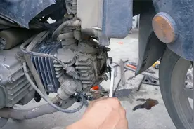 这才是检查摩托车机油泵，是否正常工作最简单的方法