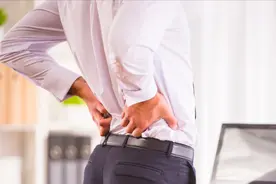 下背部疼痛是怎么回事？中医：除了劳累，还有可能是这3种疾病视频封面