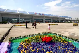 成都都江堰至四姑娘山轨道交通，都江堰站TOD开建，和万达城相邻