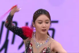 美娜穿上体操服美到极致，体操绳丝滑缠绕，苹果臀扭起来太好看！视频封面