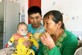 老妈感觉身体不舒服，没有去医院检查，看看儿子怎么做视频封面