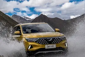 捷达VS5用92号或95号油比较合适？油箱盖上两个标号都有！