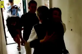 节目组为了凑时长，从王姬吃饭就开始拍，王姬一见恩师激动不已