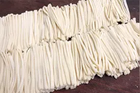 教你在家做手工擀面条，和面有秘诀，筋道爽滑煮不断，比拉面好吃