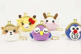 教你学毛线钩针编织迷你玩偶口金包 五款卡通包配件编织教程