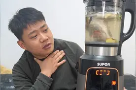 小伙用破壁机熬鱼汤，整条鱼被打的连渣都不剩视频封面