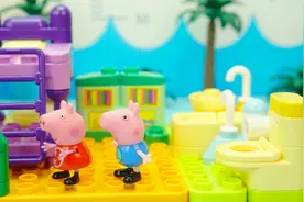 小猪佩奇积木玩具：一起来布置佩奇的儿童房吧！