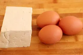 豆腐里加3个鸡蛋，简单一做，鲜香滑嫩，开胃下饭，营养又解馋视频封面