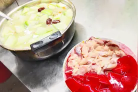 拆骨取肉的粥水火锅，鸡肉滑嫩爽口，汤鲜骨香，做法步骤详细解说