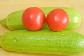 怪不得饭店里醋溜西葫芦这么好吃，原来多了一个步骤，入味又鲜脆视频封面