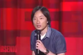 华裔欧阳吉米在脱口秀上讲亚洲人在美国的奇葩遭遇，幽默不失犀利视频封面