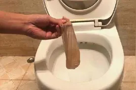 马桶里放只丝袜，作用太厉害了，搞定男女性常困扰的难题，学学视频封面