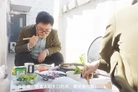 北漂程序员为了省钱，竟在家里用电煎饼锅自制烤肉，嗨爆了！