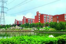实拍：大学校园——山东英才学院#风景#大学校园视频封面