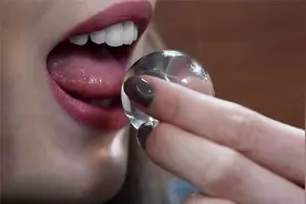 喝水不用杯子直接吃个水球，环保黑科技，塑料瓶会被取代吗？