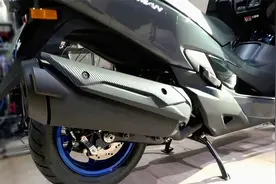 2022款铃木400踏板车，动力强劲，颜值颇高，配ABS，摩旅神器视频封面