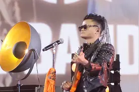 嗨爆全场！马云组摇滚乐队 演绎怒放的生命视频封面