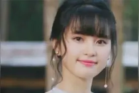 24岁女孩送“皮包骨女婴”去医院，最后将其收养4年，后来怎么样视频封面