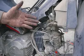 摩托车混合比如何正确调整？快看修车老师傅如何操作！