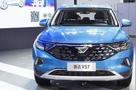 大众全新SUV捷达VS7，车长4米6轴距2米7，内饰还配有手机无线充电