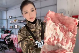 400多斤的大猪，花200元买了一扇排骨，老妈做了一锅排骨炖粉条视频封面