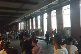 富士康当初大量招聘临时工，如今才过不到两个月，又要清掉临时工视频封面