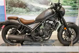 本田“公路叛逆者”250，造型复古，有ABS，售价3万的入门级太子