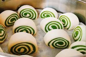 原来蒸双色馒头这么简单，教你饭店不外传的秘诀，暄软好吃又好看视频封面