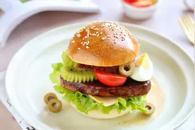 想吃汉堡不用买，在家做，香软好吃料超足，简单几步小白也零失败