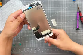 买了一个iPhone7p的国产屏幕，装到手机上试试，效果还不错视频封面