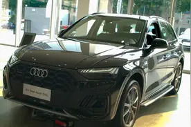 探店实拍奥迪Q5L原厂“黑武士版”，够炫吗？