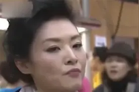 周涛家人首次亮相，没想到二婚老公来头如此之大！难怪不公开