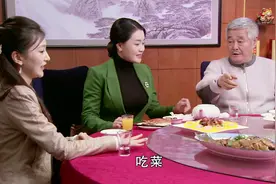 赵本山喝酒，有红烧鱼和锅包肉，一桌硬菜看得我馋坏了视频封面