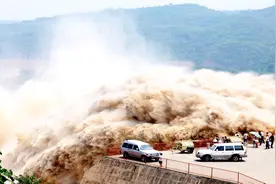 同为祖国的大河，为什么长江可以通大船，可黄河却不能呢？视频封面