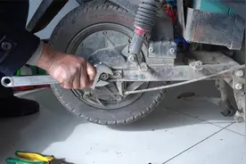 电动车后轮上的螺丝有多重要？会影响行驶安全吗？师傅告诉你答案视频封面