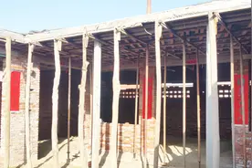 乡村习俗，农村盖房子大门外必设置一个，这样大有讲究