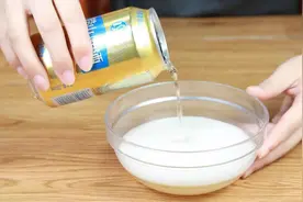 白醋和啤酒混合一起，作用真棒，解决不少人的大烦恼，立马试试