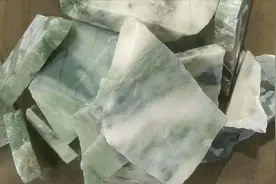 今天认识下新疆金丝玉的姐妹天山冰翠，成分一样 但颜色不一样