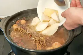 春三月煲汤有讲究？教你广东人最爱煲的一锅祛湿汤，香浓味美好喝视频封面