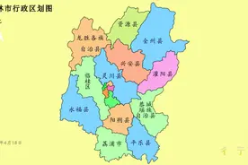 桂林市位于广西东北部，下辖6区10县1市，各县面积、人口都在这