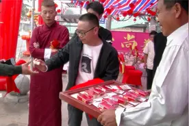 实拍河南农村婚礼，结婚发这种烟，看看有档次吗