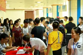 Boss直聘被曝暗藏情色招聘：招助理实为“拉皮条”视频封面