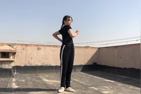 每天坚持双臂摆动，左右扭腰，十天瘦腰部赘肉，简单好学视频封面