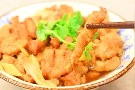 厨师长教你做小酥肉，一炸一蒸做法地道，酒席上才能吃到这味道