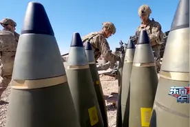 美国军援乌克兰90门榴弹炮，足够装备5个炮兵营！视频封面