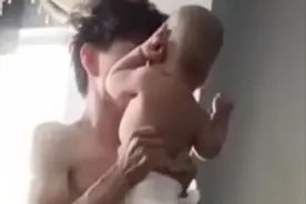 “捏肚子、卡脖子！”四川南充一男子疑似虐婴，警方通报处理结果视频封面