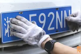 车牌到底要上几颗螺丝，手把手教你安装车牌，搞错了一次扣12分视频封面